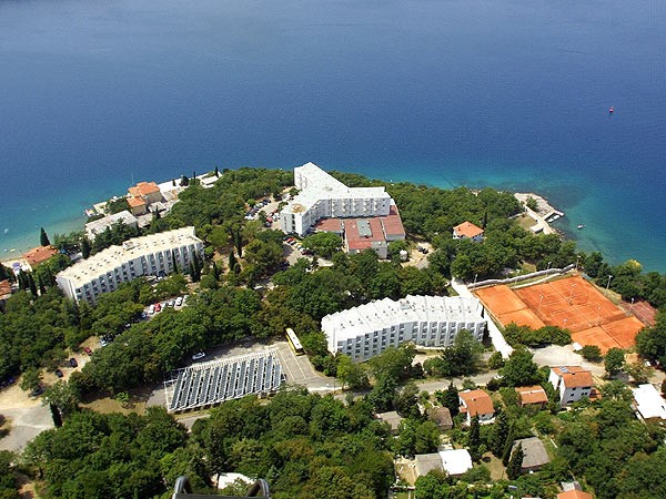 HOSSZÚ HÉTVÉGE A KRK-SZIGETEN BUSSZAL, **tengerparti hotel, félpanzió